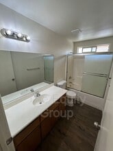 482 W Morton Ave in Porterville, CA - Foto de edificio - Building Photo