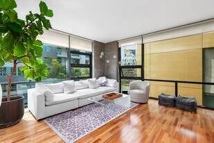 350 Eleventh Ave in San Diego, CA - Building Photo