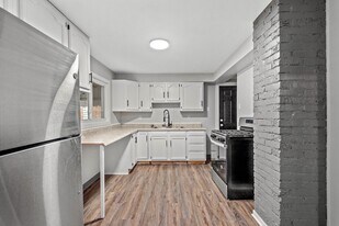 361 Vine St in Munhall, PA - Building Photo