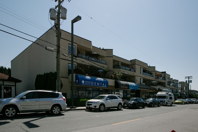 Georgian Square in White Rock, BC - Building Photo - Building Photo