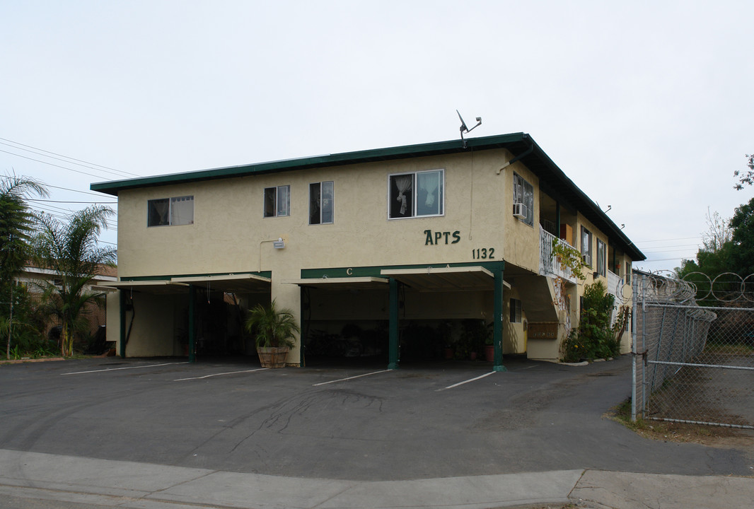 1132 S Vine St in Fallbrook, CA - Foto de edificio