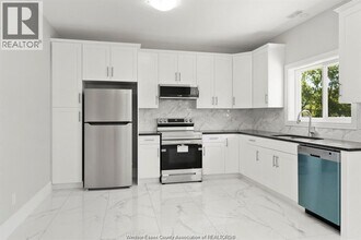 2280 Daytona Ave in Windsor, ON - Building Photo - Building Photo