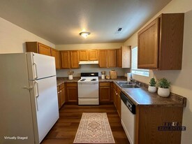 1220 W Newlands Dr in Fernley, NV - Building Photo