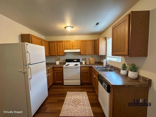 property at 1220 W Newlands Dr