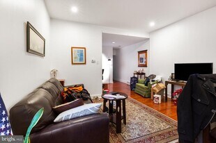 821 Catharine St in Philadelphia, PA - Building Photo