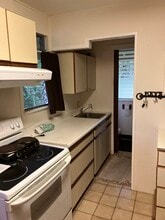 3246 Kaohinani Dr, Unit Unit 2B in Honolulu, HI - Building Photo - Building Photo