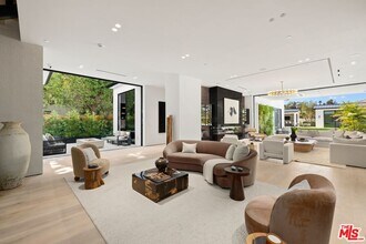 115 S Rockingham Ave in Los Angeles, CA - Building Photo - Building Photo