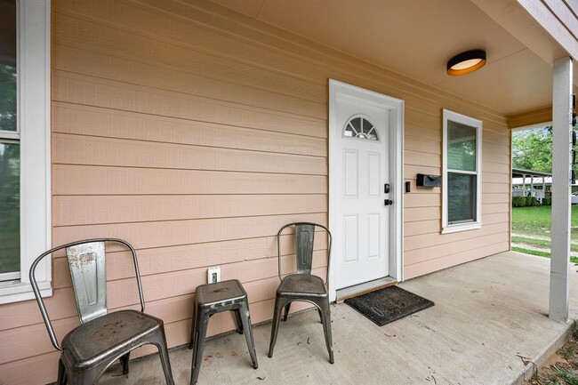 1807 Pecan St in Bastrop, TX - Building Photo - Building Photo