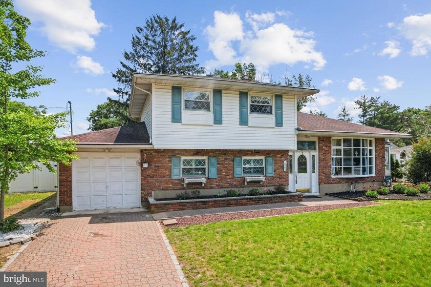 50 Burton Dr in Howell, NJ - Building Photo