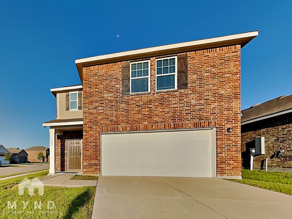 6301 Tropicana Way in Forney, TX - Building Photo