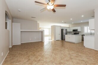 1913 S 83rd Dr in Tolleson, AZ - Foto de edificio - Building Photo