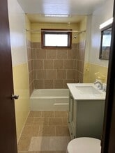 136 Milton St, Unit Upper in Buffalo, NY - Foto de edificio - Building Photo