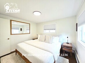 2303 Lakeside Pl in Green Bay, WI - Building Photo - Building Photo