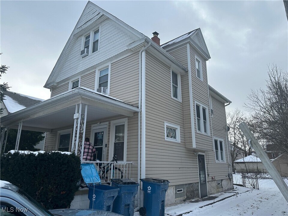 2634 Apple Ave in Lorain, OH - Building Photo