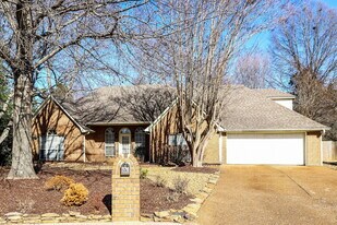 970 Waif Woods Cove in Memphis, TN - Building Photo