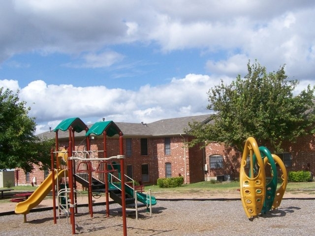 Quail Park Village in Austin, TX - Building Photo