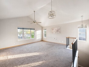 2552 Dickens Dr in Aurora, IL - Building Photo - Building Photo