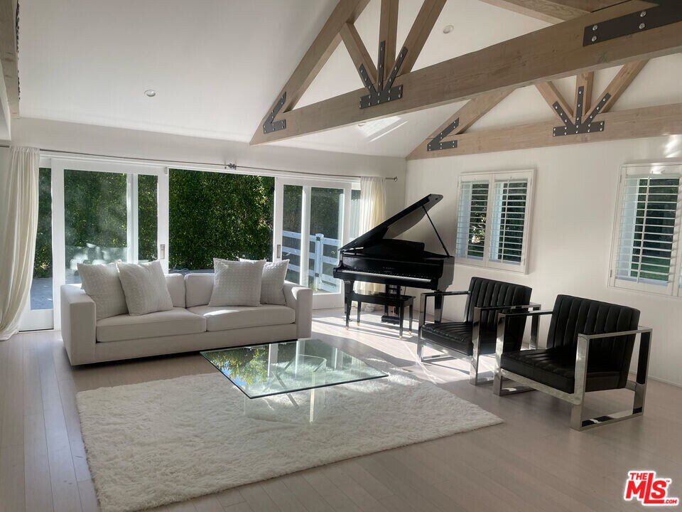 30370 Morning View Dr in Malibu, CA - Building Photo