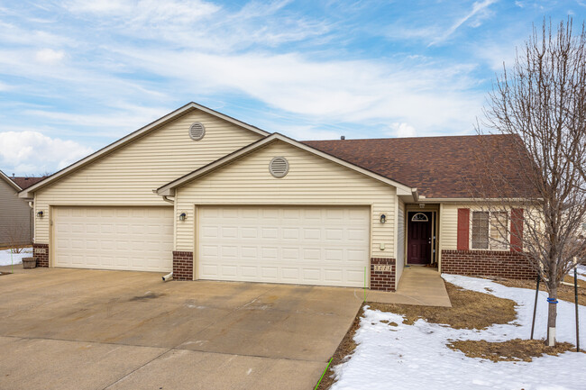 Springwood Townhomes in Ankeny, IA - Building Photo - Building Photo