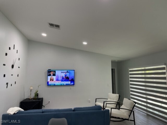 6396 Royal Woods Dr in Ft. Myers, FL - Building Photo - Building Photo