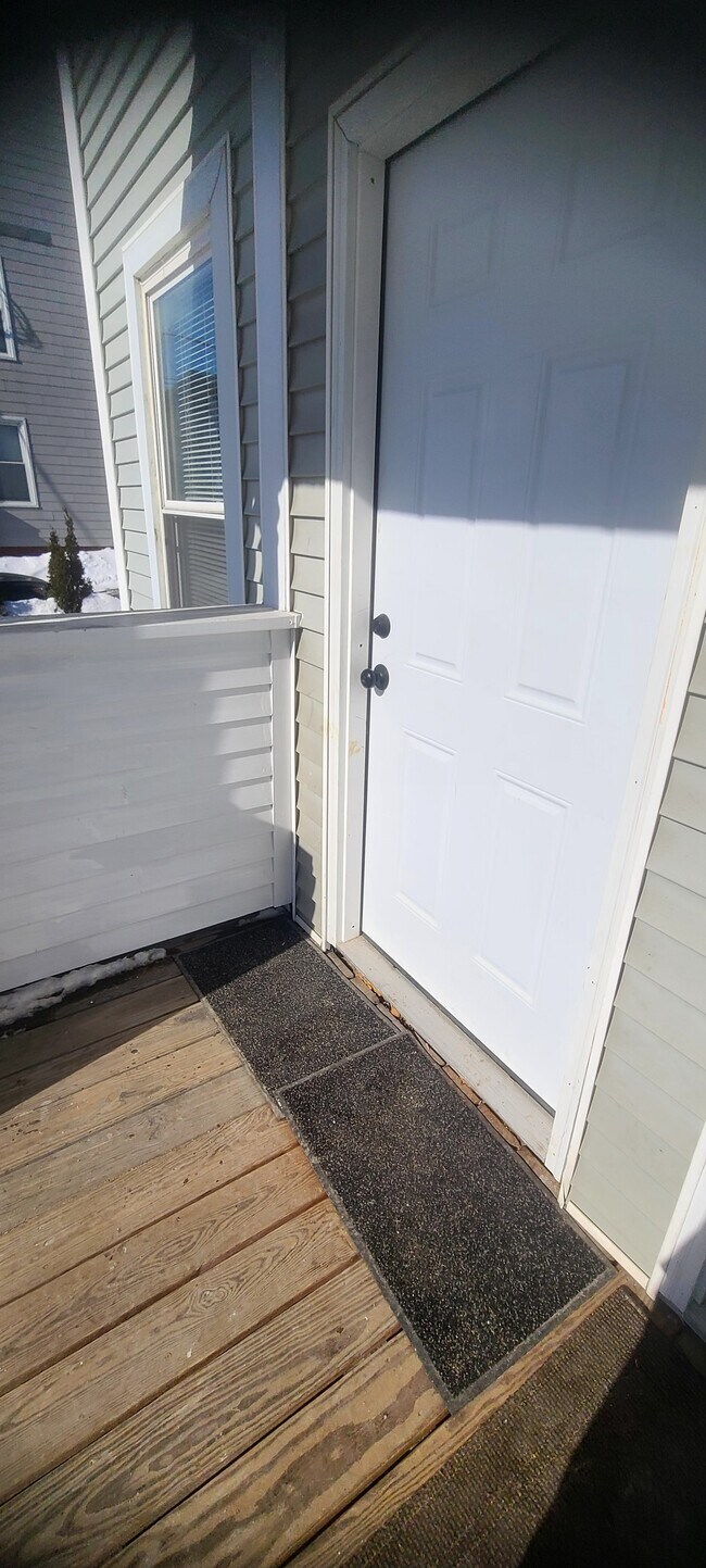 33 Howard St in Lewiston, ME - Foto de edificio - Building Photo