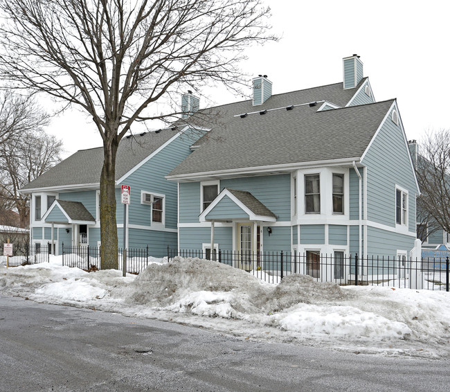 528 W Minnehaha Ave W in St. Paul, MN - Foto de edificio - Building Photo