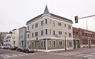 195 W 3rd St, Unit 5 in Boston, MA - Building Photo