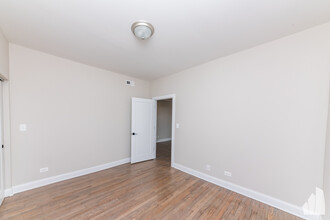 3409 W Fullerton Ave, Unit 2350-2 in Chicago, IL - Building Photo - Building Photo