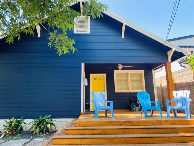 property at 521 E Live Oak St