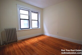 27 Park Dr, Unit 12 in Boston, MA - Foto de edificio - Building Photo