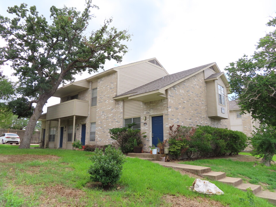 902 Spring Loop in College Station, TX - Building Photo