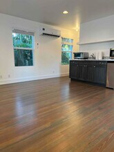 215 Pilgrim Rd in West Palm Beach, FL - Building Photo - Building Photo