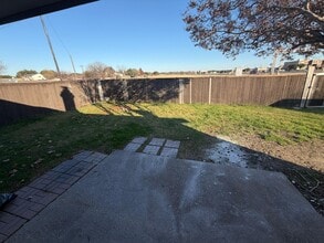 2320 Montclair Cir in Carrollton, TX - Building Photo - Building Photo