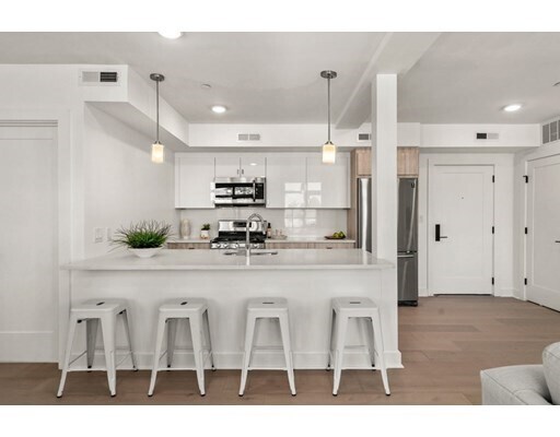 917 Bennington St-Unit -410 in Boston, MA - Building Photo