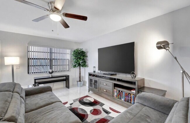 106 Piedmont C in Delray Beach, FL - Building Photo - Building Photo