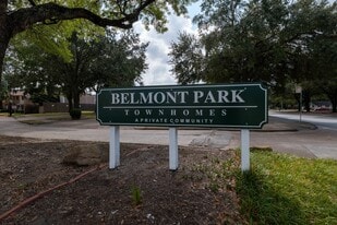 8486 Ariel St in Houston, TX - Building Photo