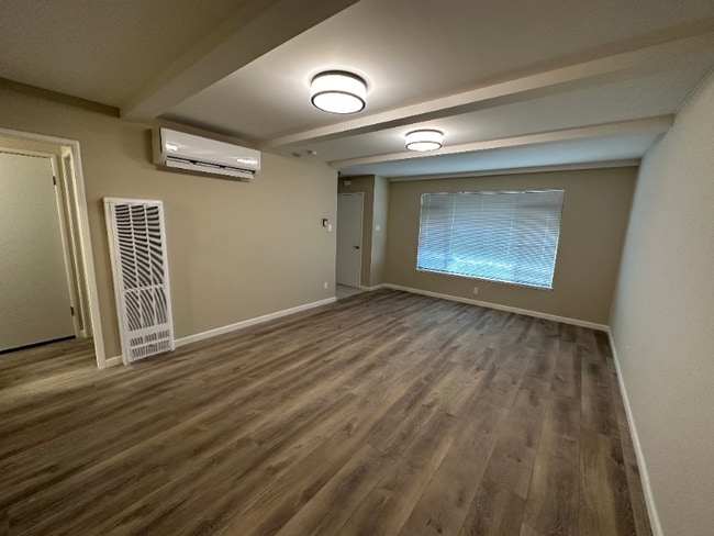 1375 Columbia St in Pittsburg, CA - Foto de edificio - Building Photo