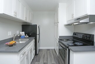 Mattox Apartments in Hayward, CA - Foto de edificio - Interior Photo