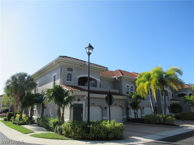 8561 Evernia Ct in Bonita Springs, FL - Foto de edificio - Building Photo