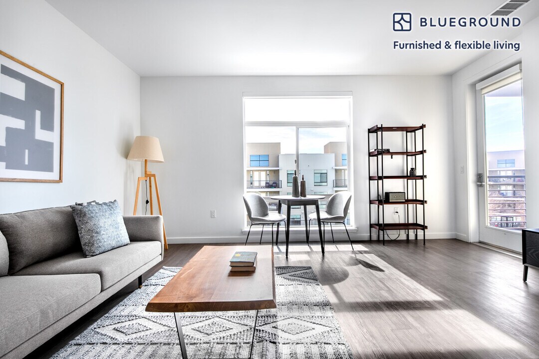 1725 S Bascom Ave, Unit FL4-ID441 in Campbell, CA - Building Photo