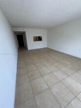 488 NW 165th St in Miami, FL - Building Photo - Building Photo