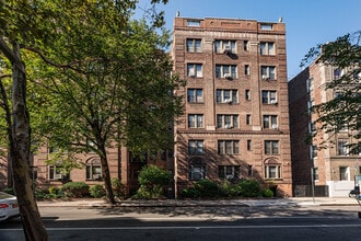 Allendale Apartments in Jackson Heights, NY - Building Photo - Building Photo