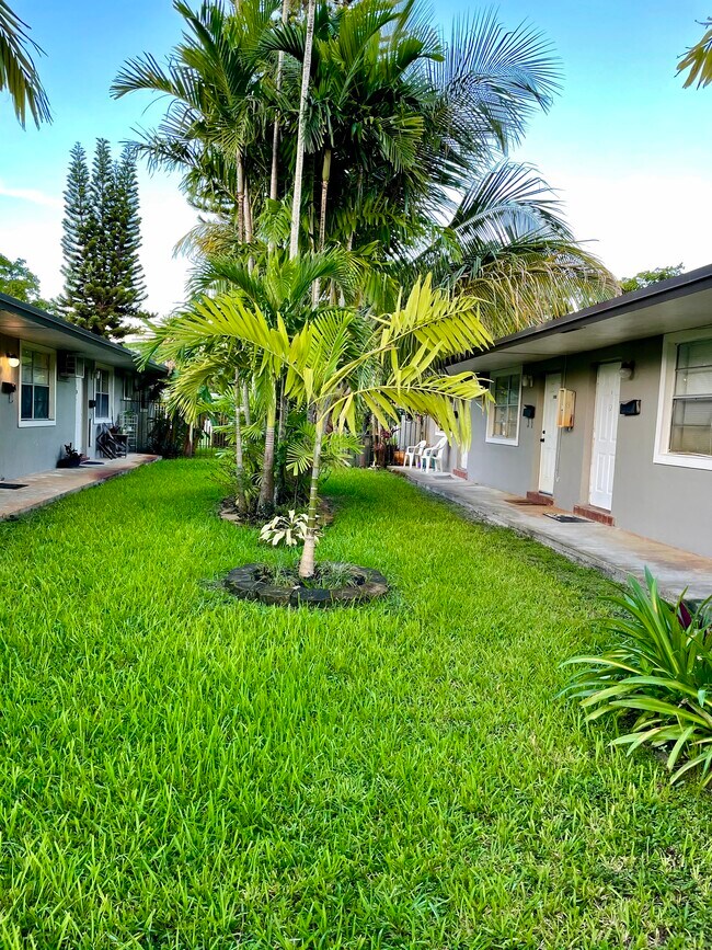 108 NW 2nd Ave in Hallandale Beach, FL - Building Photo - Building Photo
