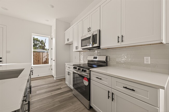 2475 Carmel St in Houston, TX - Building Photo - Building Photo