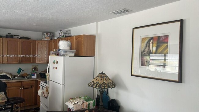7304 SW 82nd St in Miami, FL - Building Photo - Building Photo