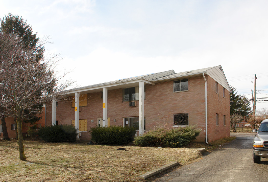 881 Kingsford Rd in Columbus, OH - Building Photo