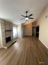 204 Rattan Dr in Victoria, TX - Foto de edificio - Building Photo