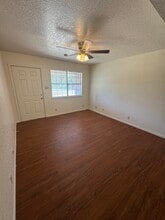704 W Jayme St in Ltl Rvr Acad, TX - Building Photo - Building Photo