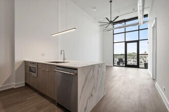 728 Waukegan Rd in Deerfield, IL - Foto de edificio - Building Photo