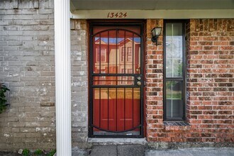 13424 Castilian Dr in Houston, TX - Building Photo - Building Photo